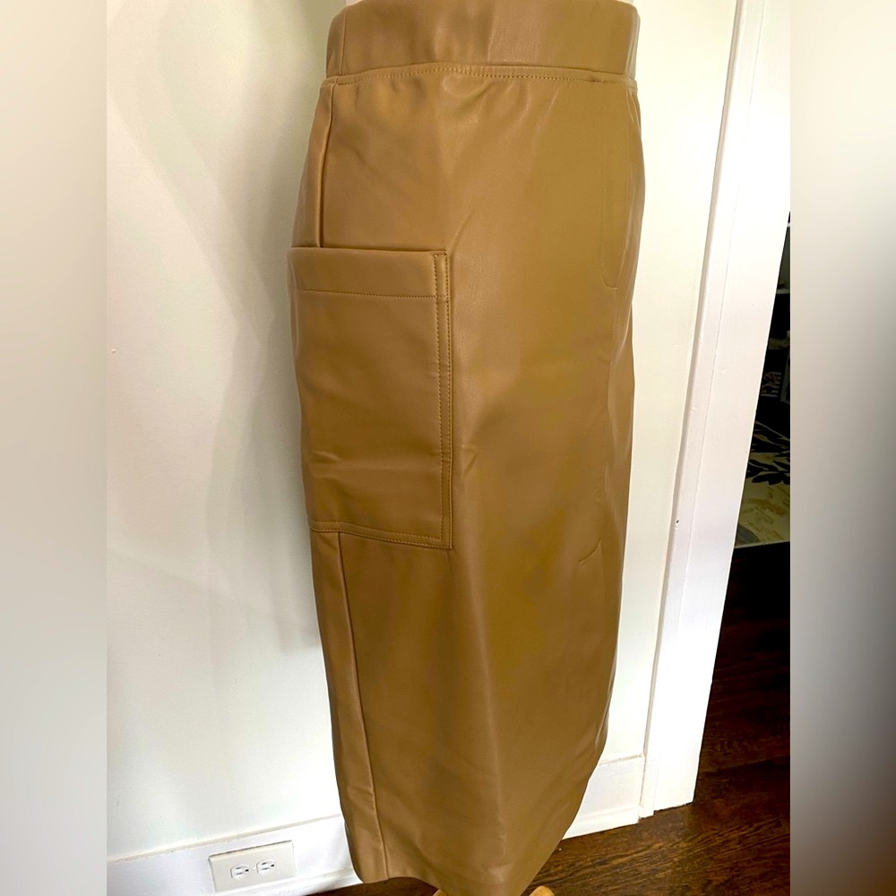 LAUNDRY By Shelli Segal Tan Faux Leather Skirt - Size M - NEW